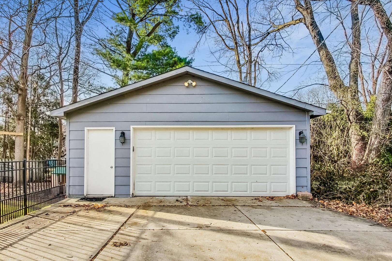 2944 Greenwood Avenue