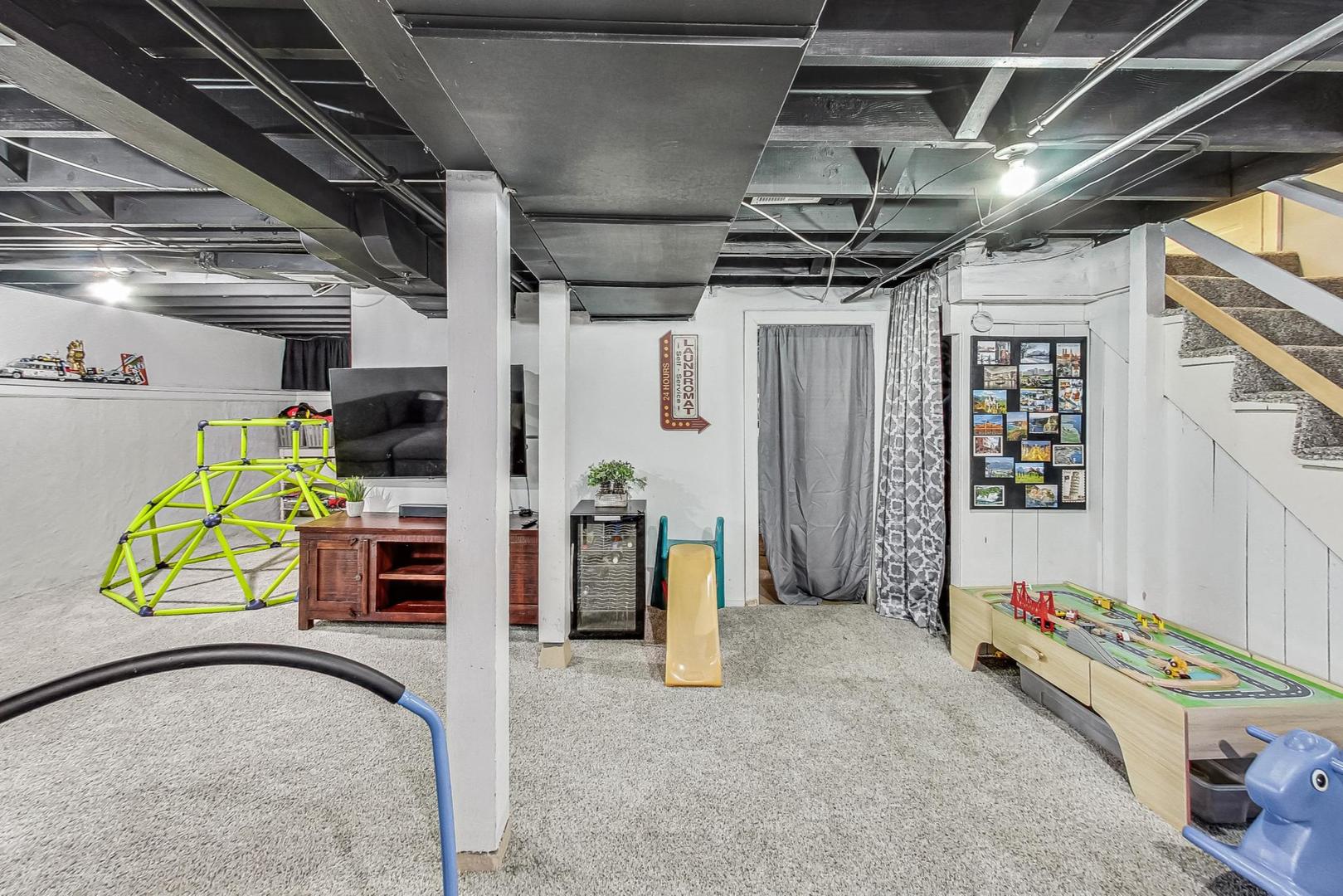 2944 Greenwood Avenue