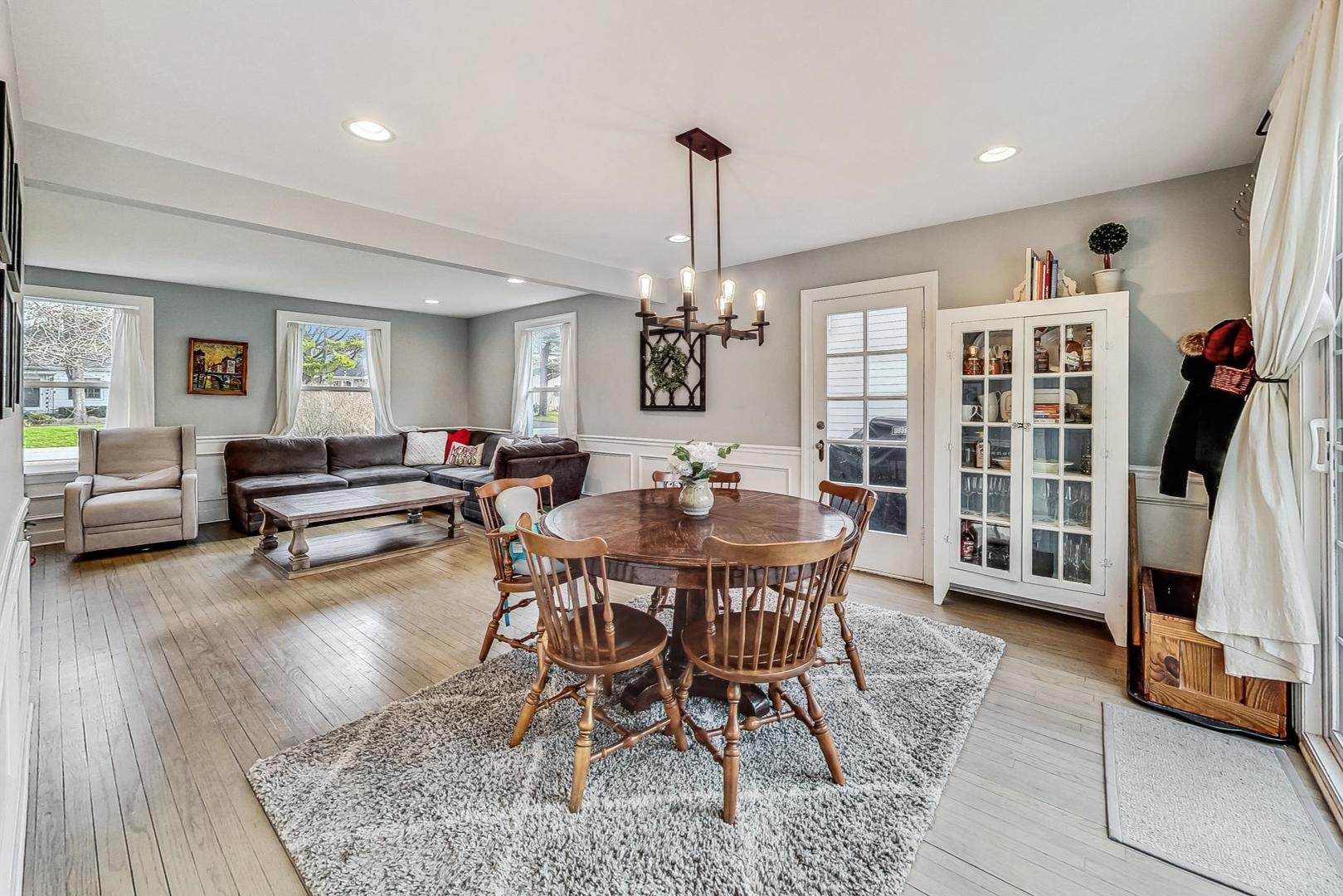 2944 Greenwood Avenue