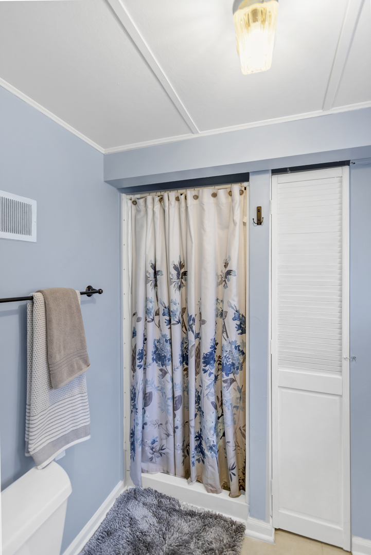 2323 Stratford Avenue