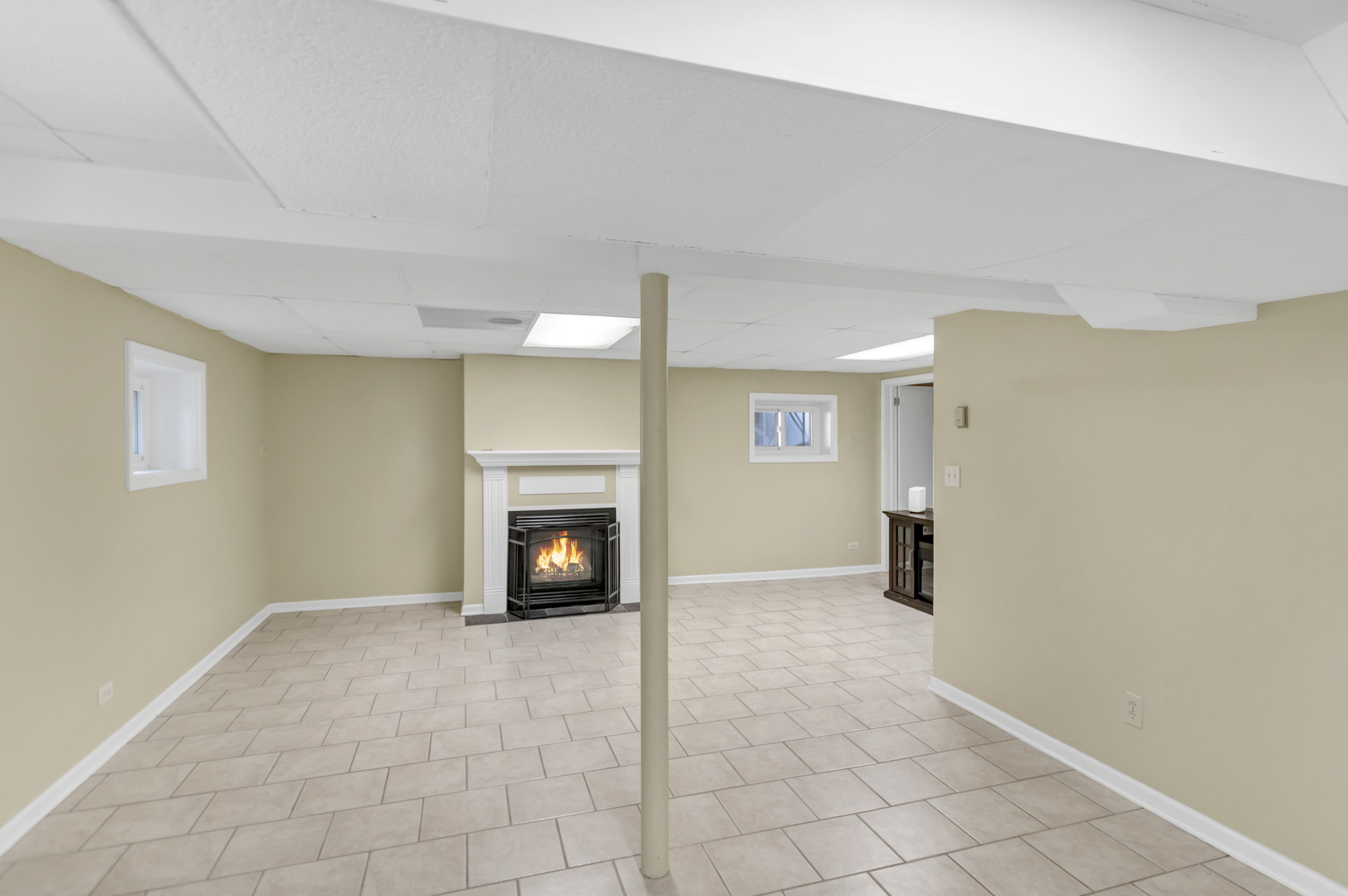 2323 Stratford Avenue