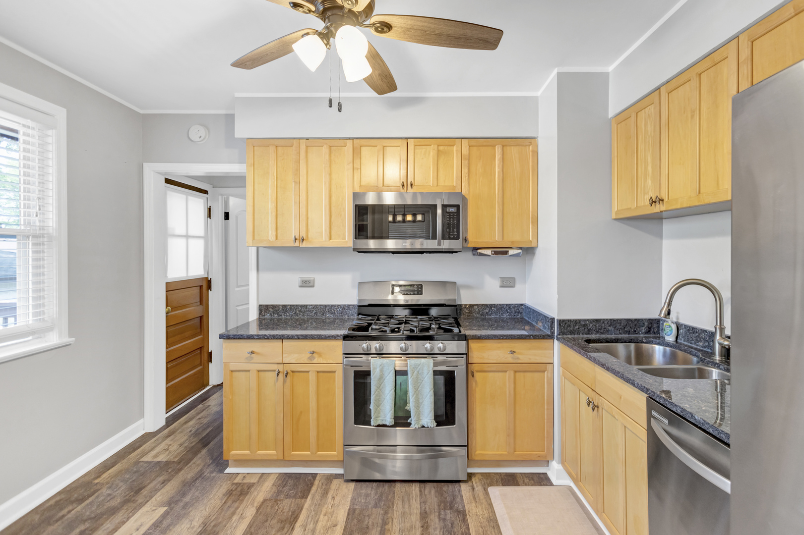 2323 Stratford Avenue