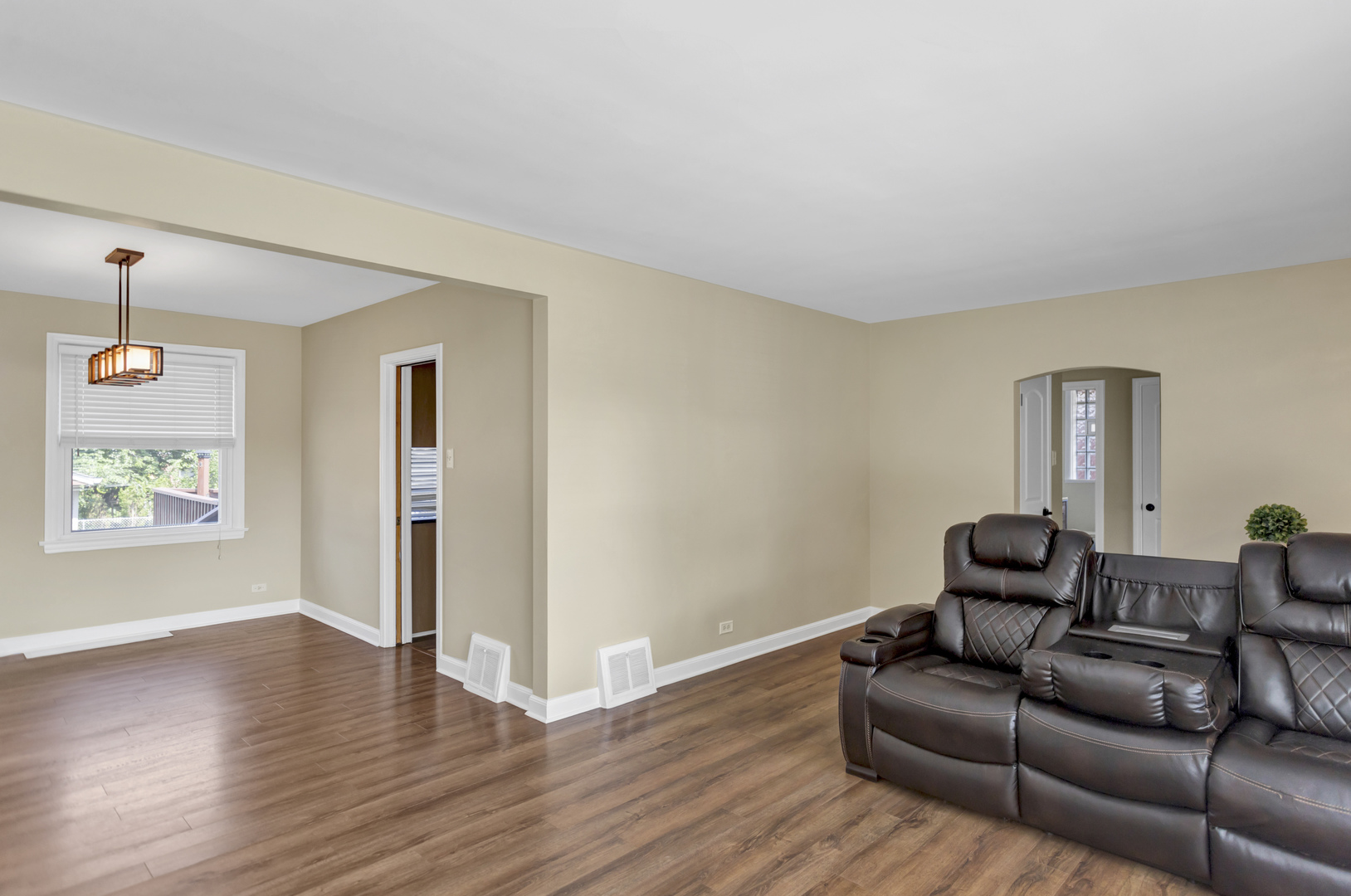 2323 Stratford Avenue