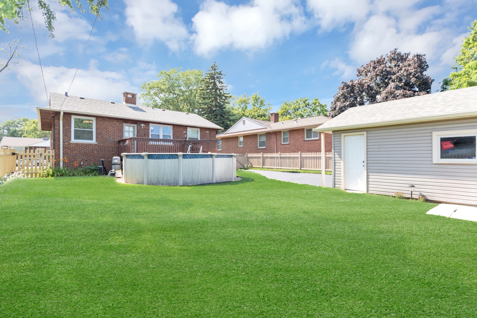 2323 Stratford Avenue