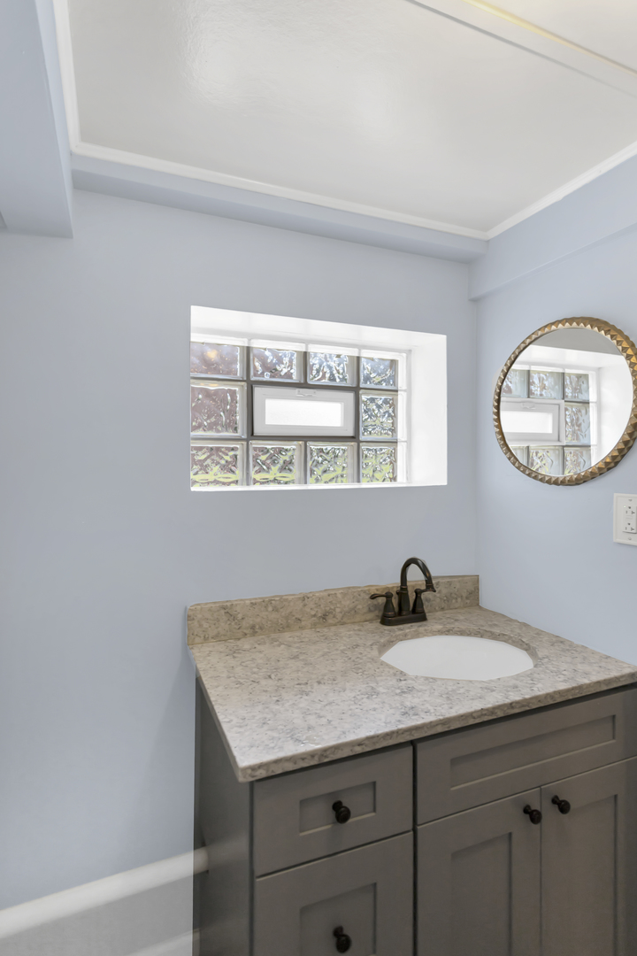 2323 Stratford Avenue