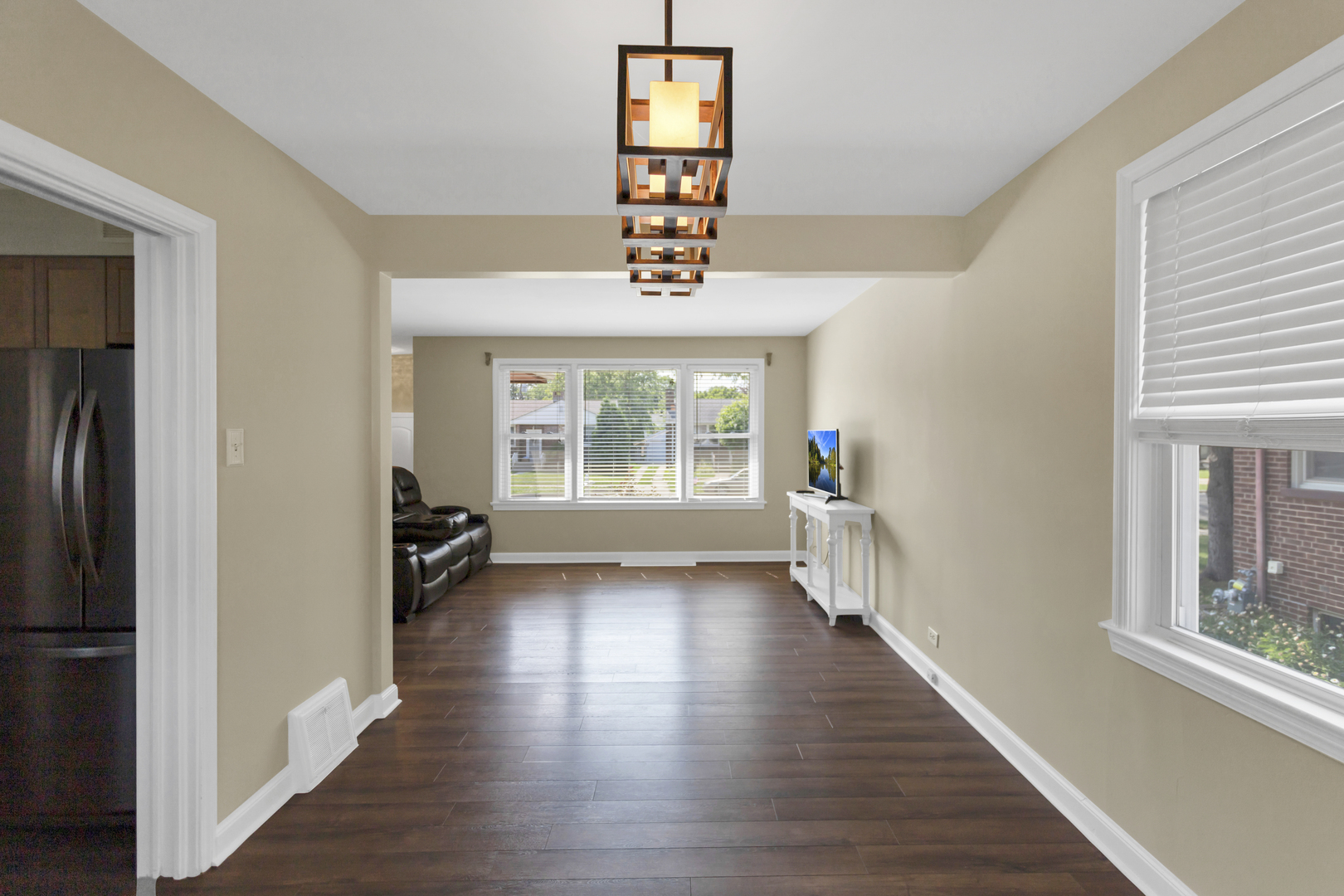 2323 Stratford Avenue