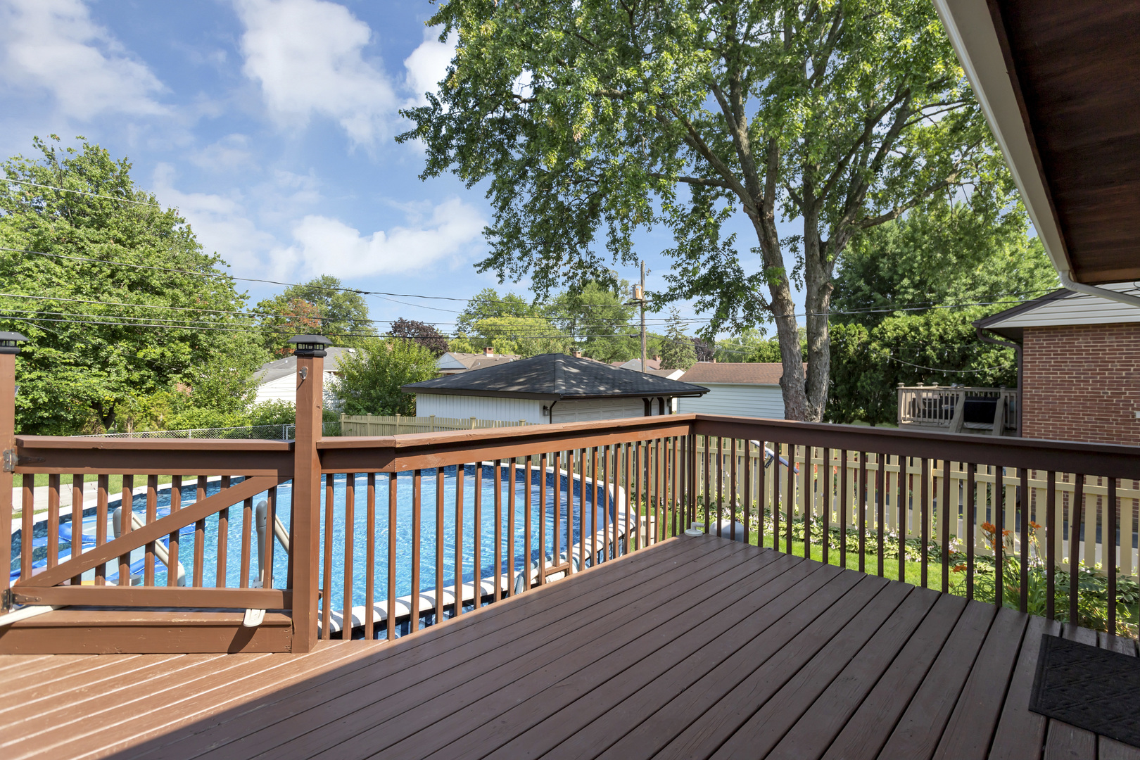 2323 Stratford Avenue