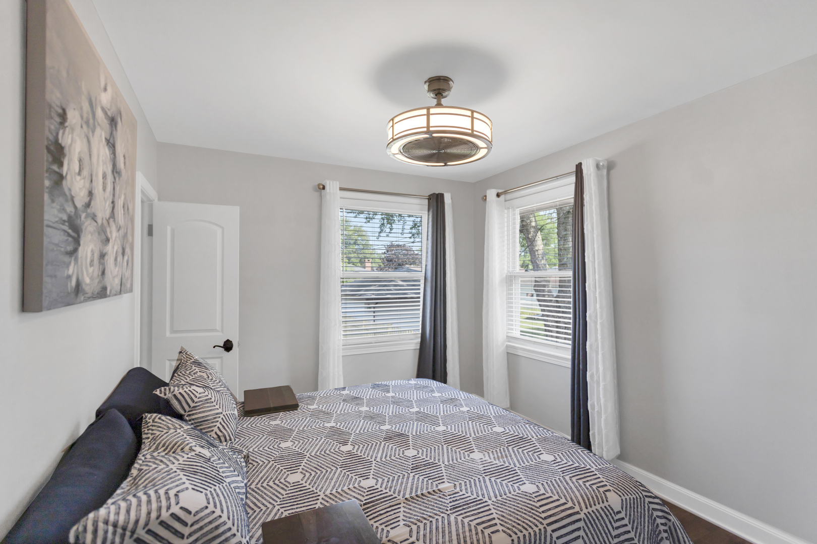 2323 Stratford Avenue