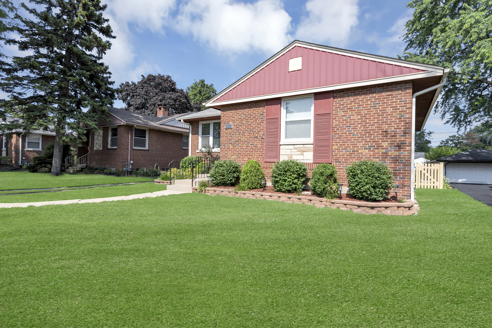 2323 Stratford Avenue