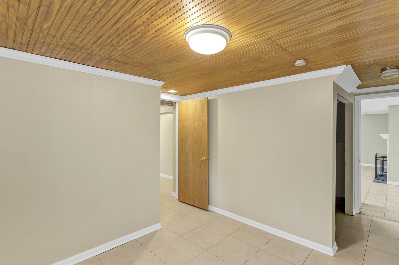 2323 Stratford Avenue