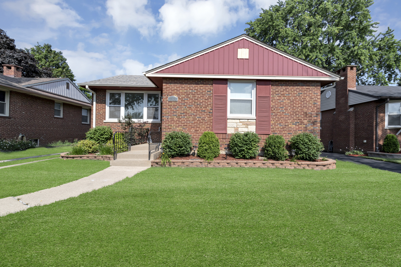 2323 Stratford Avenue