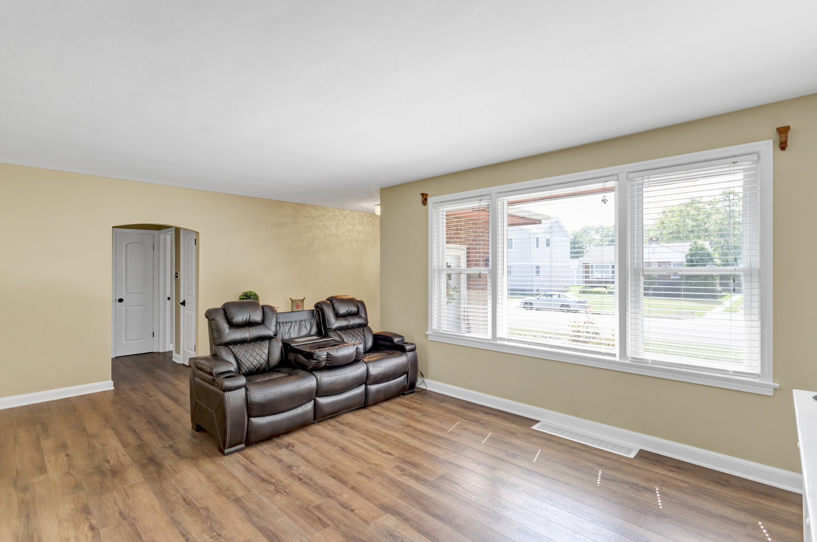 2323 Stratford Avenue