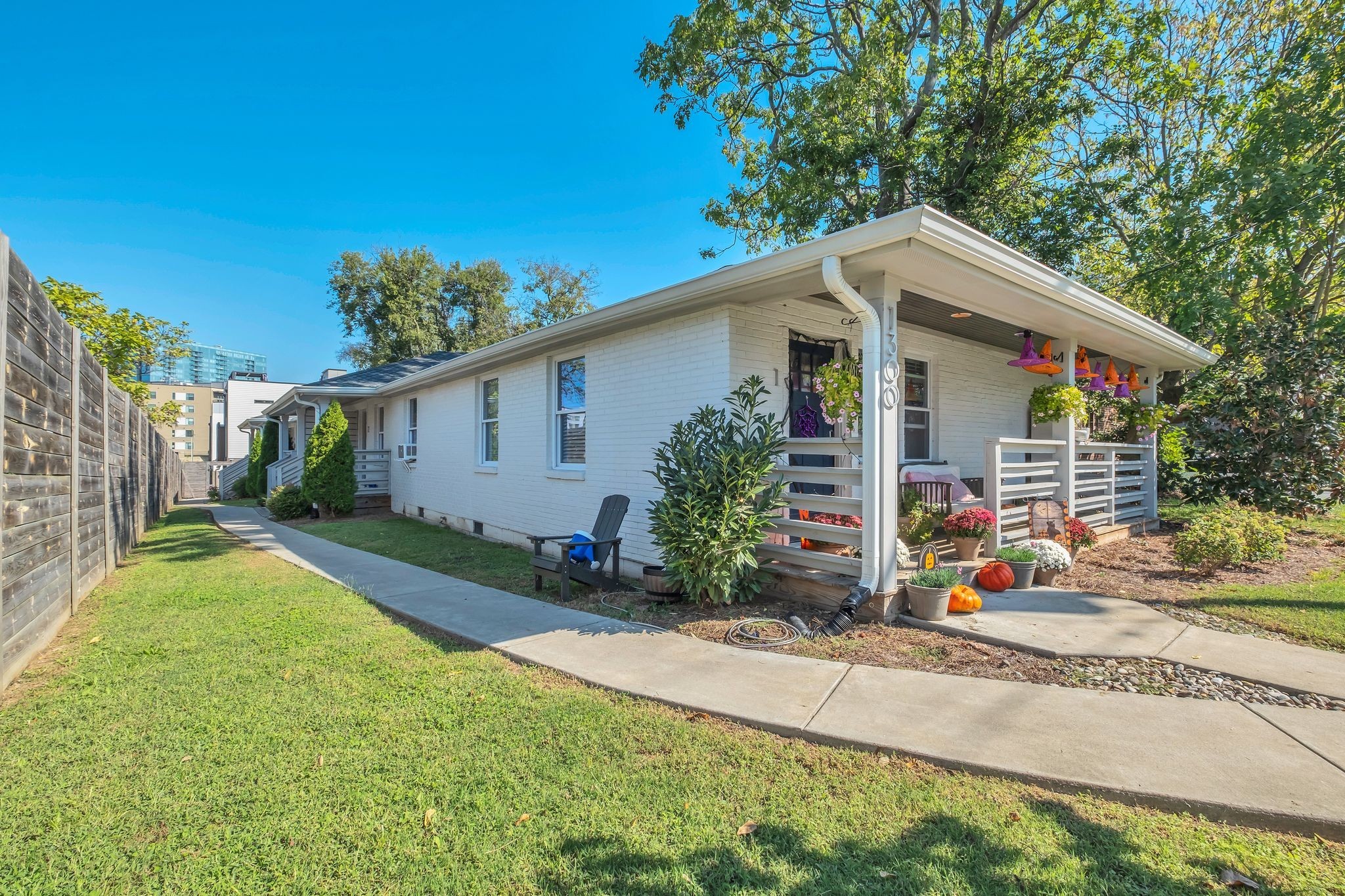 1300 Hawkins St Unit: 4