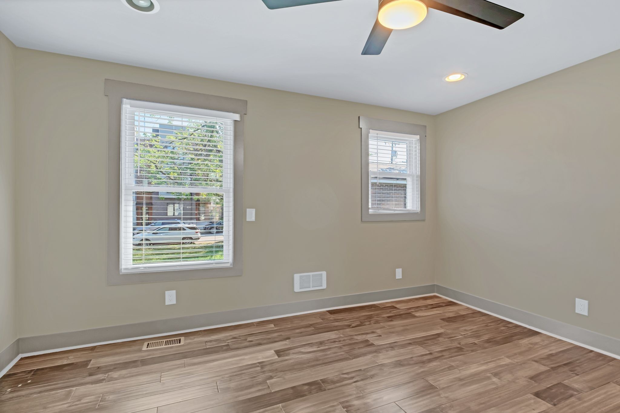 1300 Hawkins St Unit: 4