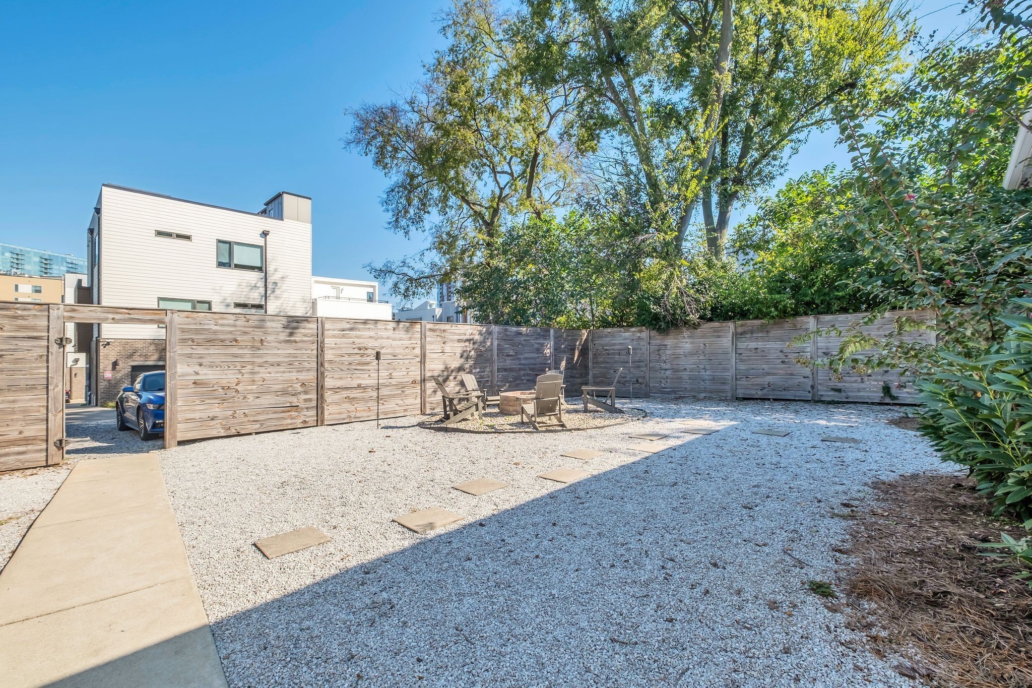 1300 Hawkins St Unit: 4