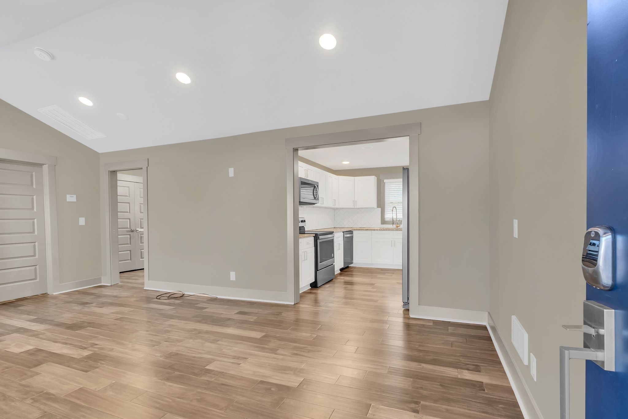 1300 Hawkins St Unit: 4