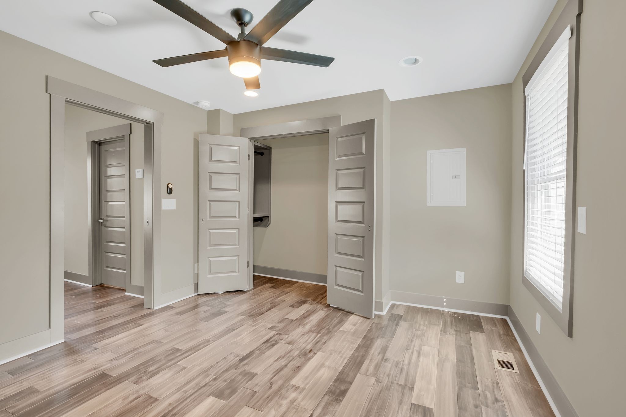 1300 Hawkins St Unit: 4