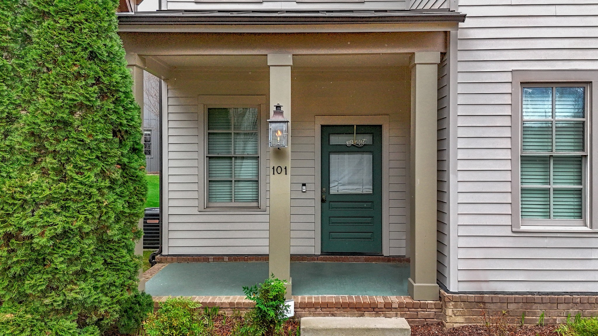101 Cottage Ln