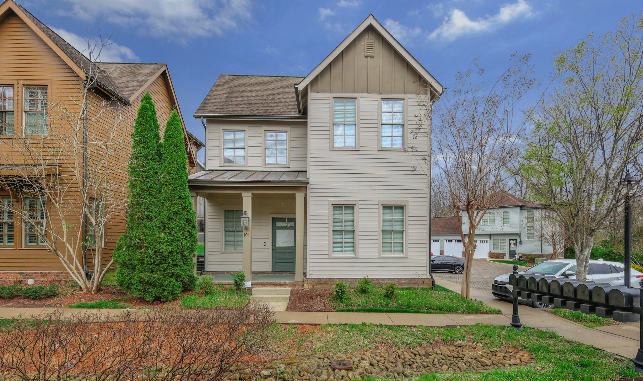 101 Cottage Ln