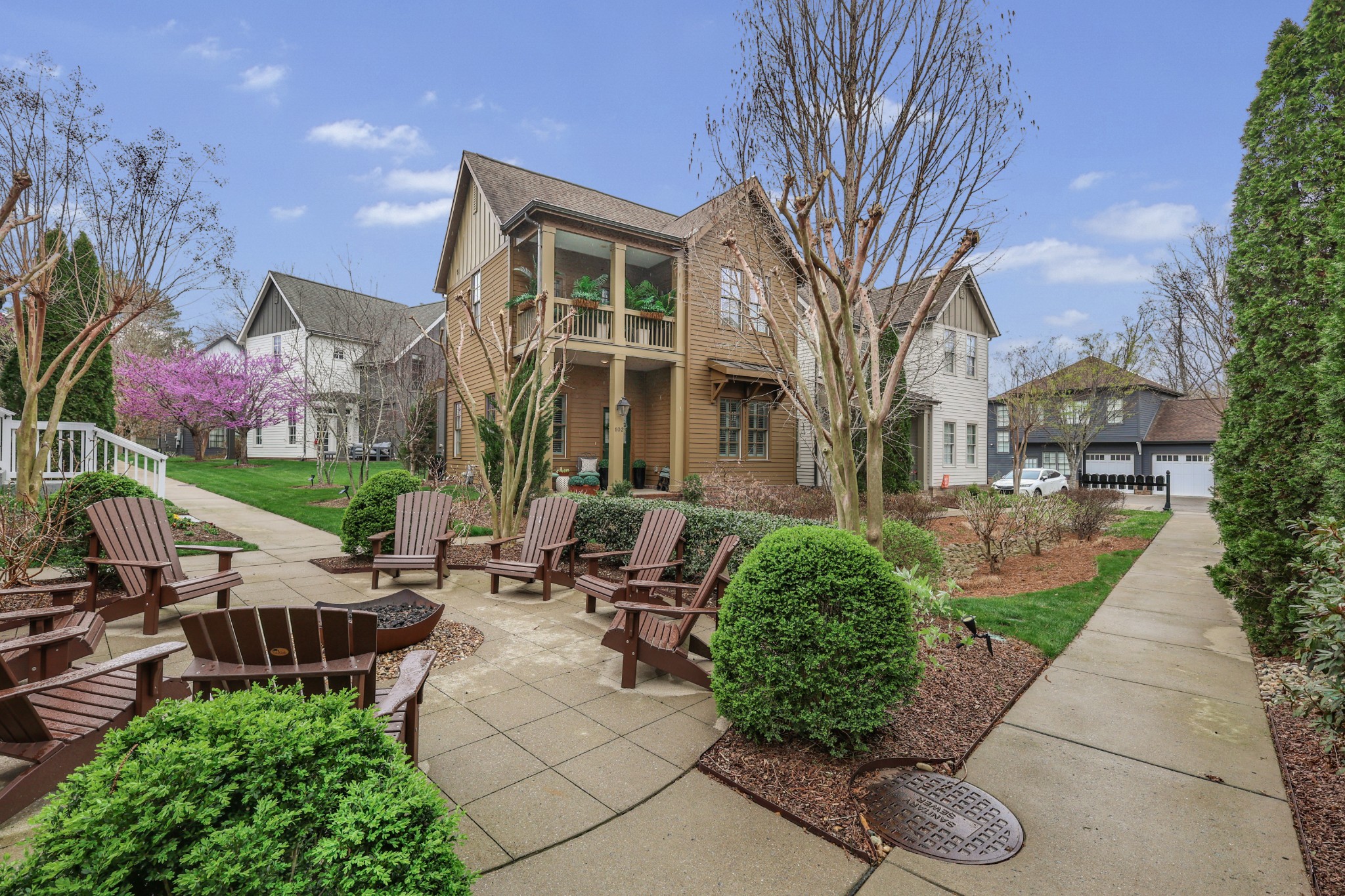 101 Cottage Ln
