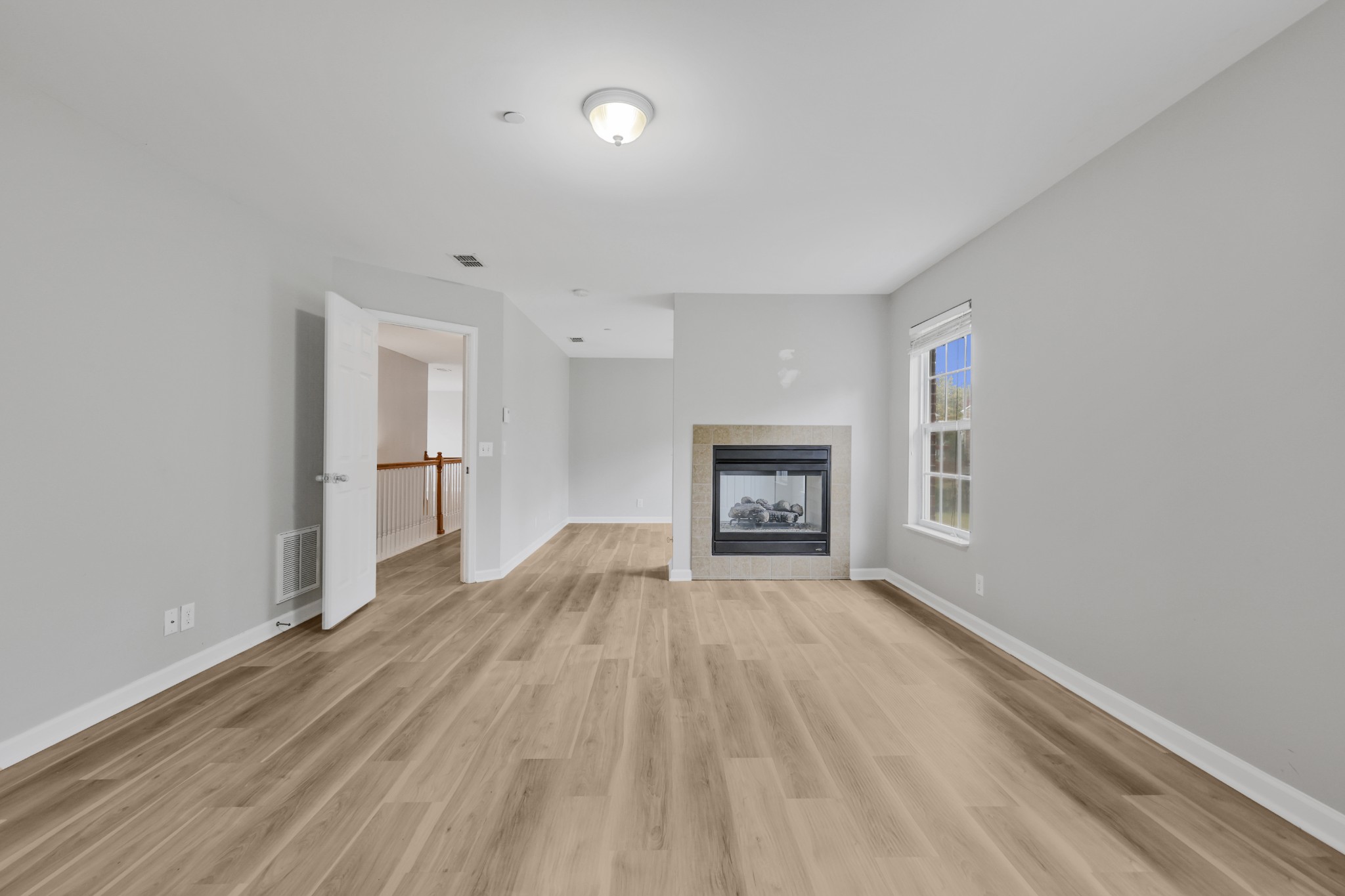 904 Inglenook Ct