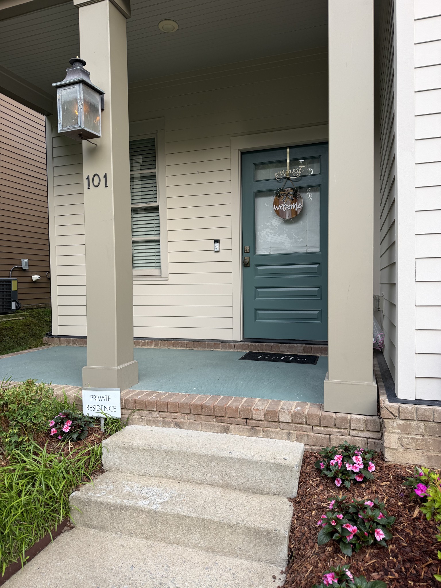 101 Cottage Ln