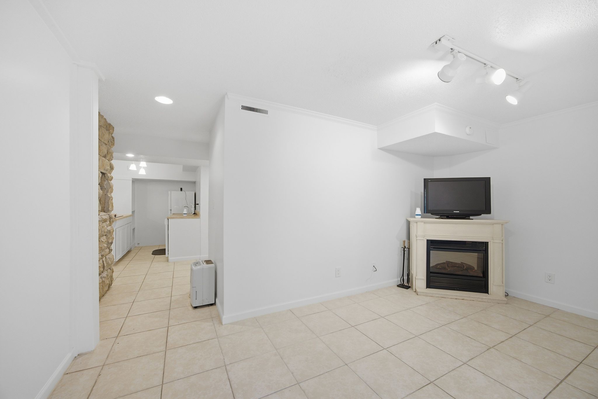 610 W Shadowlawn Dr