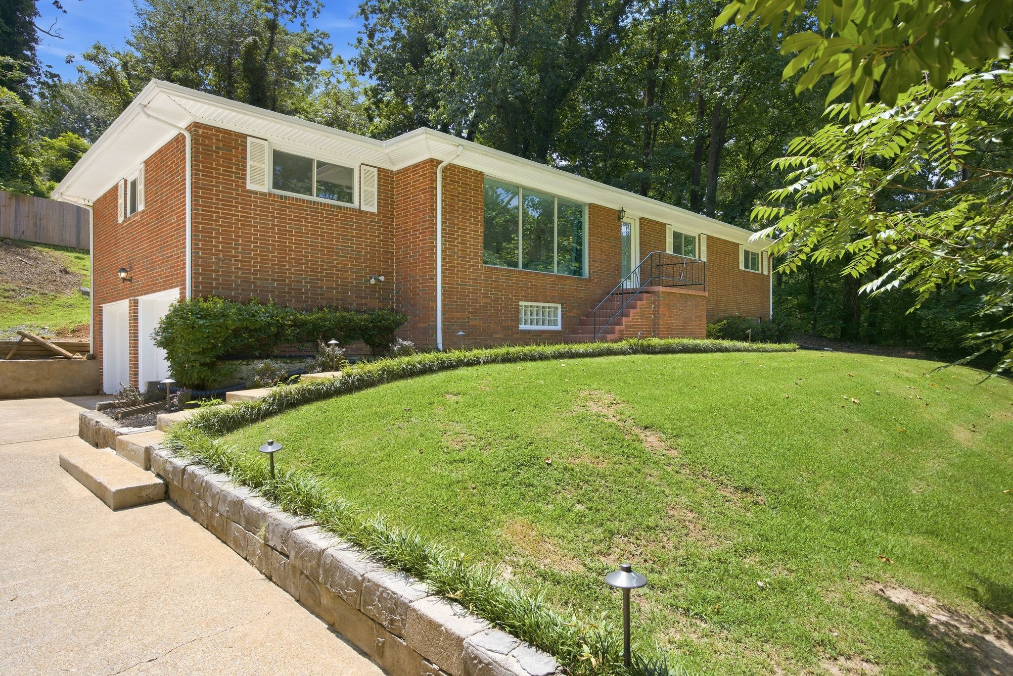 610 W Shadowlawn Dr