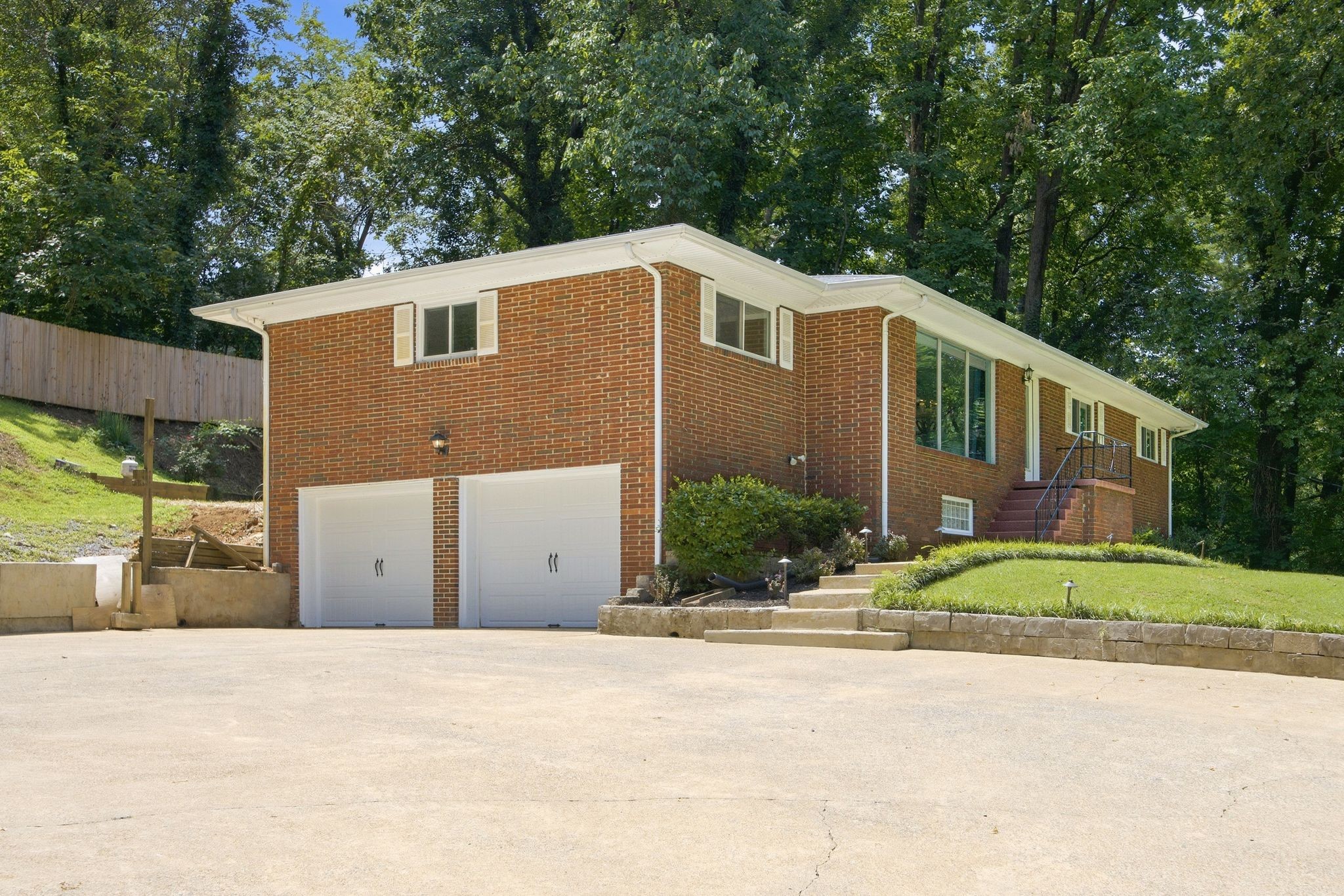 610 W Shadowlawn Dr
