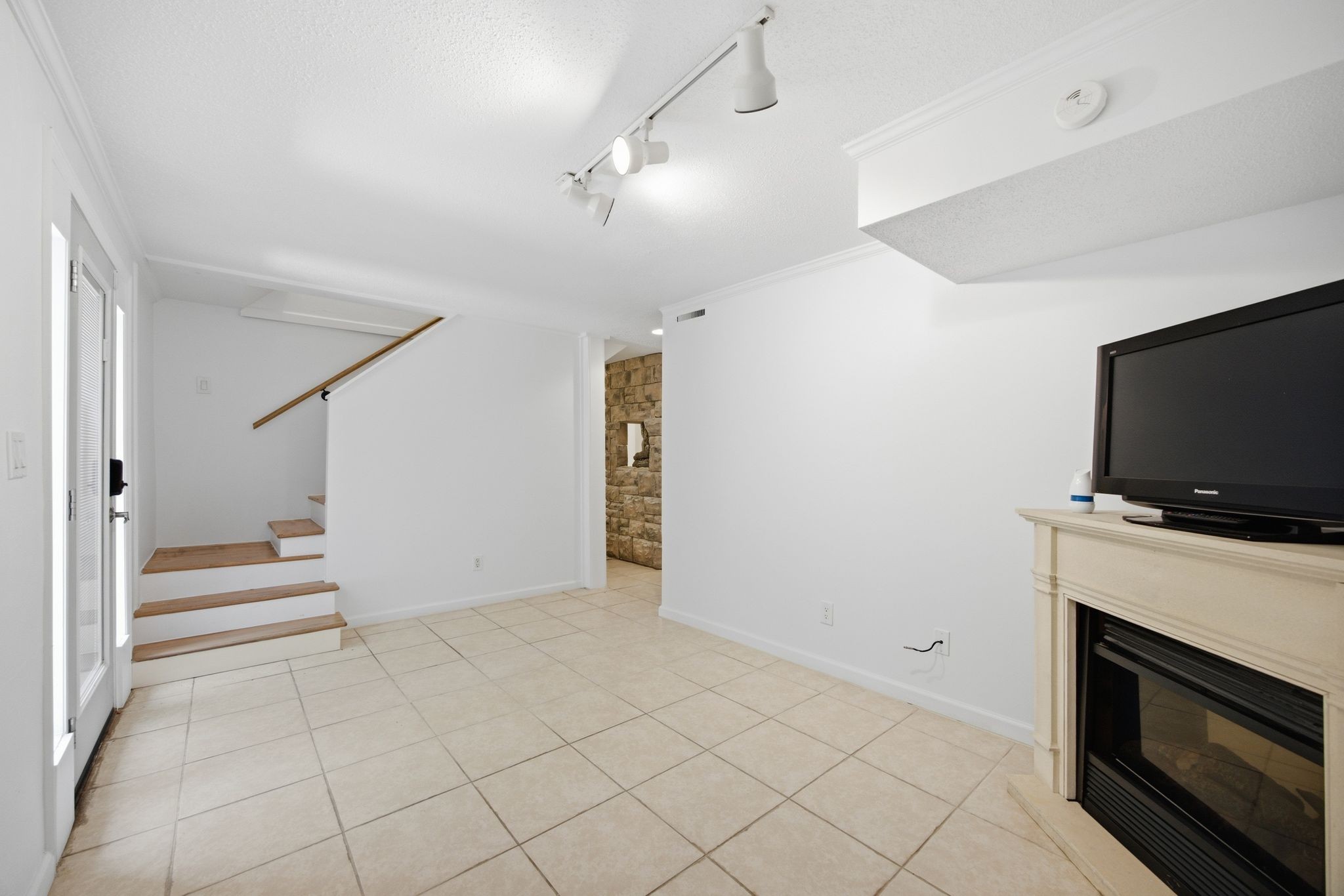 610 W Shadowlawn Dr