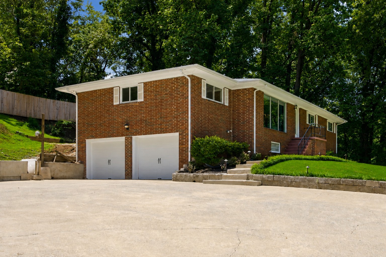 610 W Shadowlawn Dr