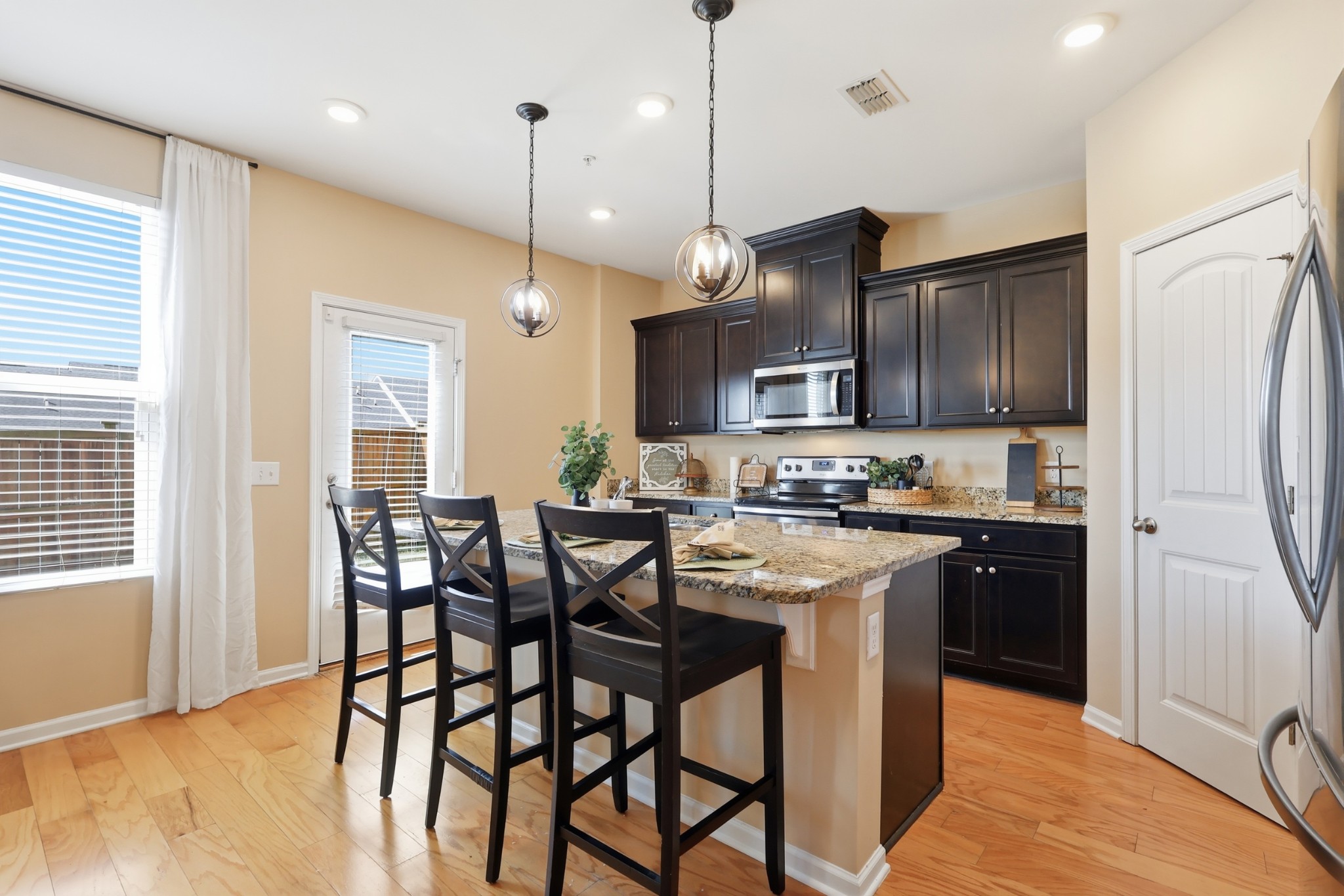 805 Kennear Ln