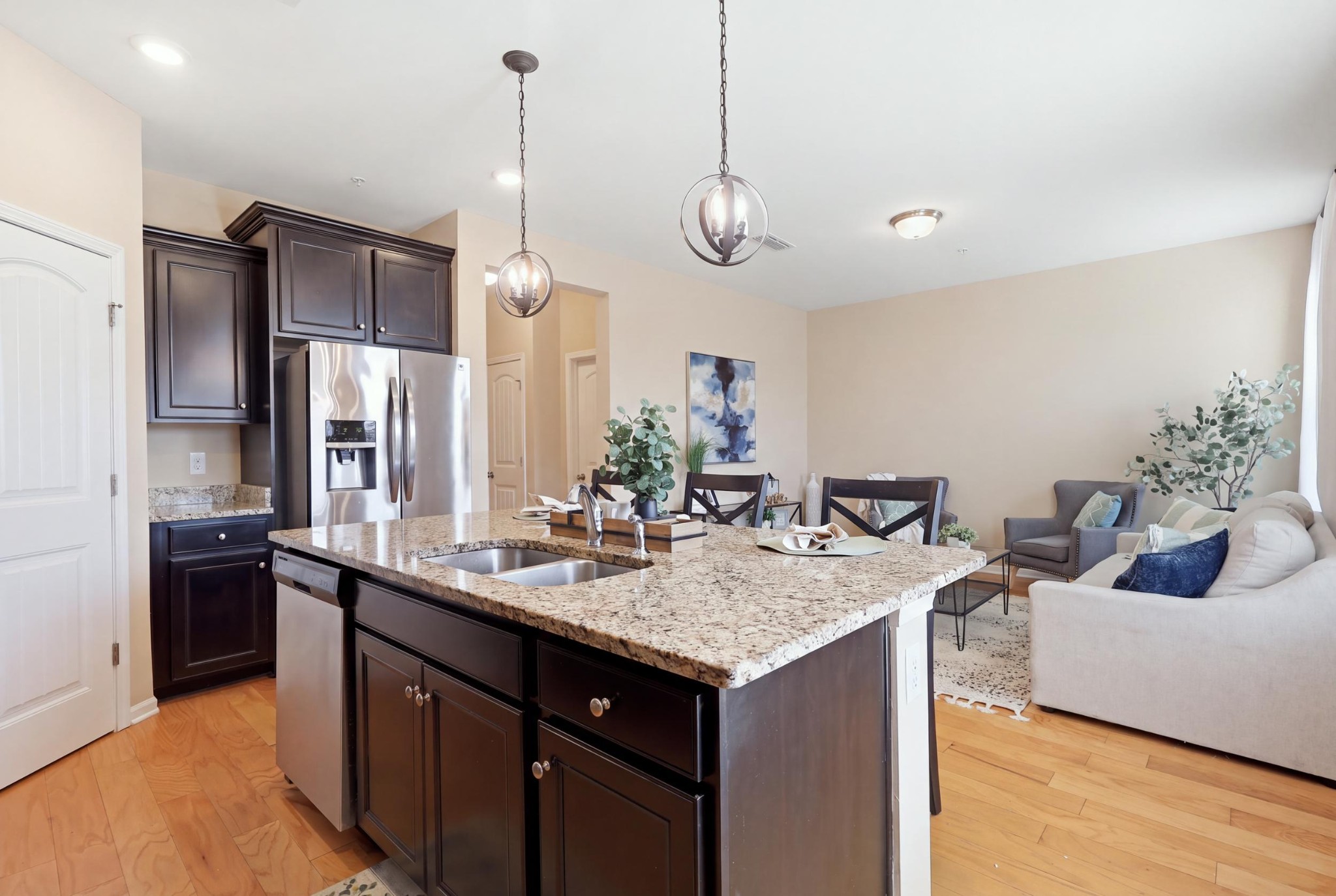 805 Kennear Ln