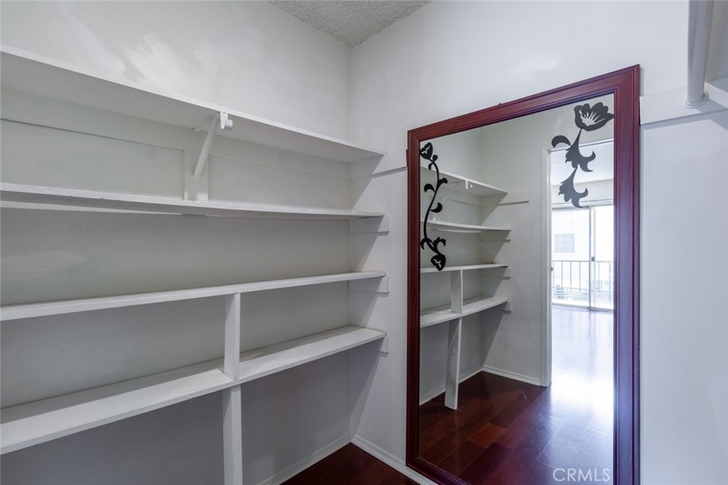 15344 Weddington Street 202