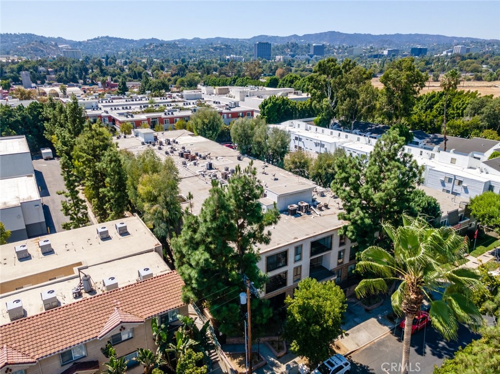 15344 Weddington Street 202