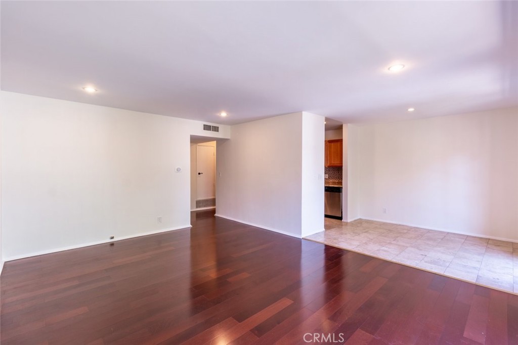 15344 Weddington Street 202