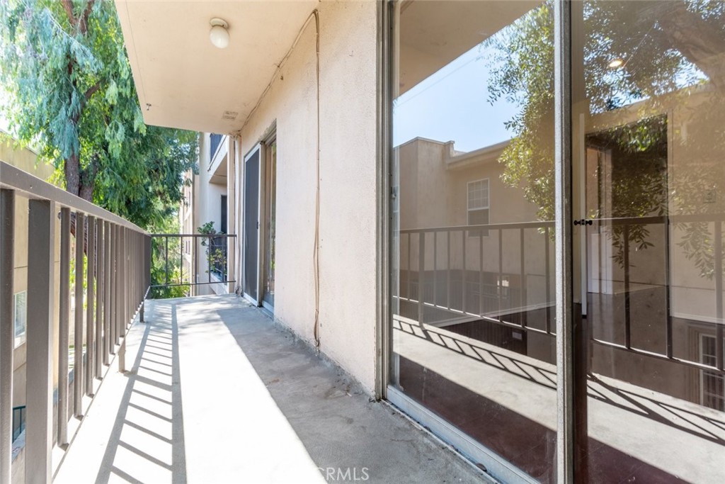 15344 Weddington Street 202