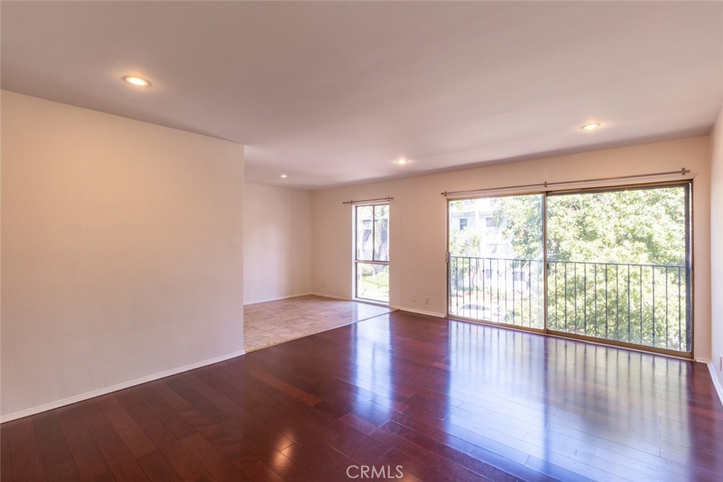 15344 Weddington Street 202