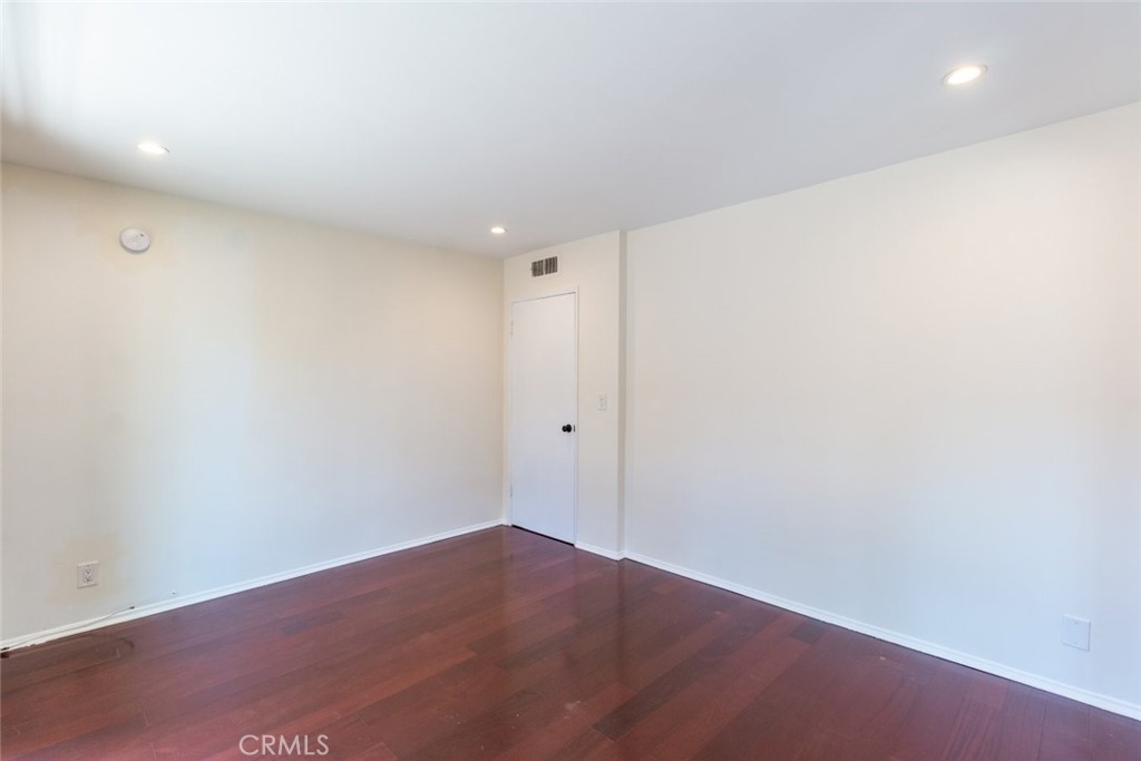 15344 Weddington Street 202