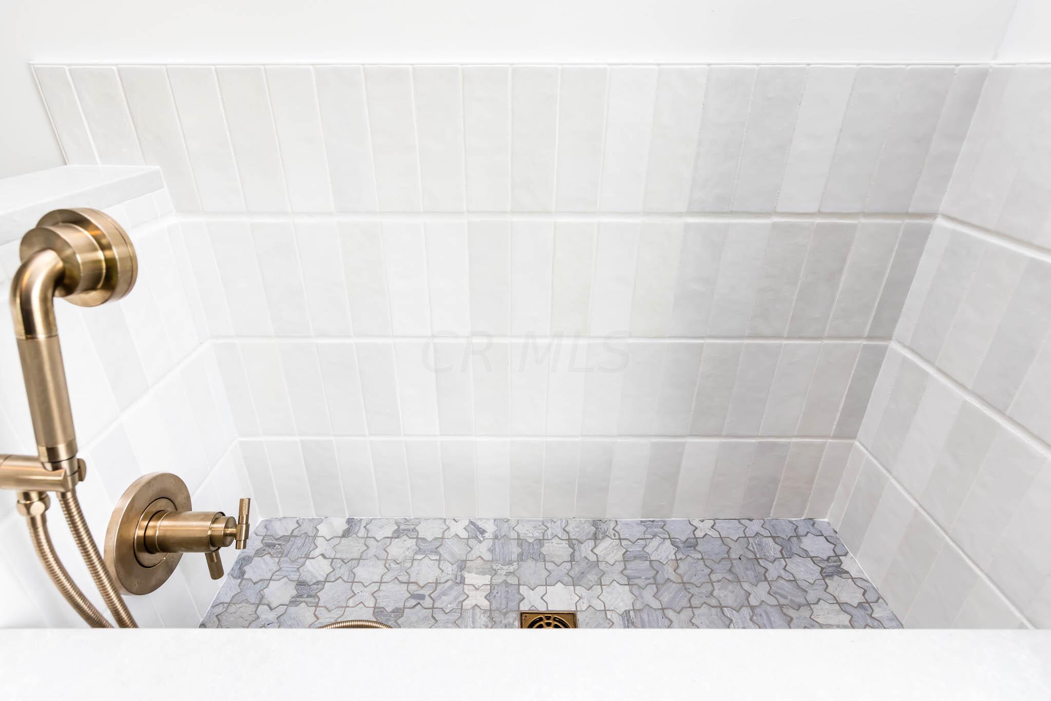 4433 Seldom Seen Road