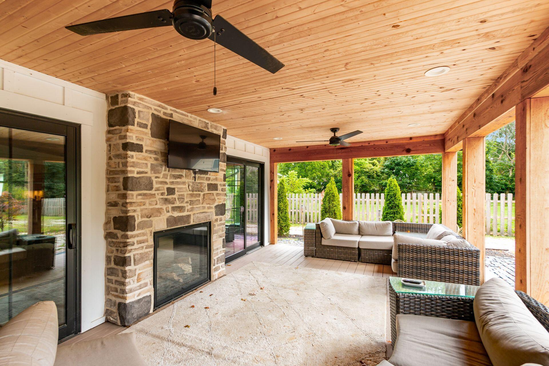 4433 Seldom Seen Road