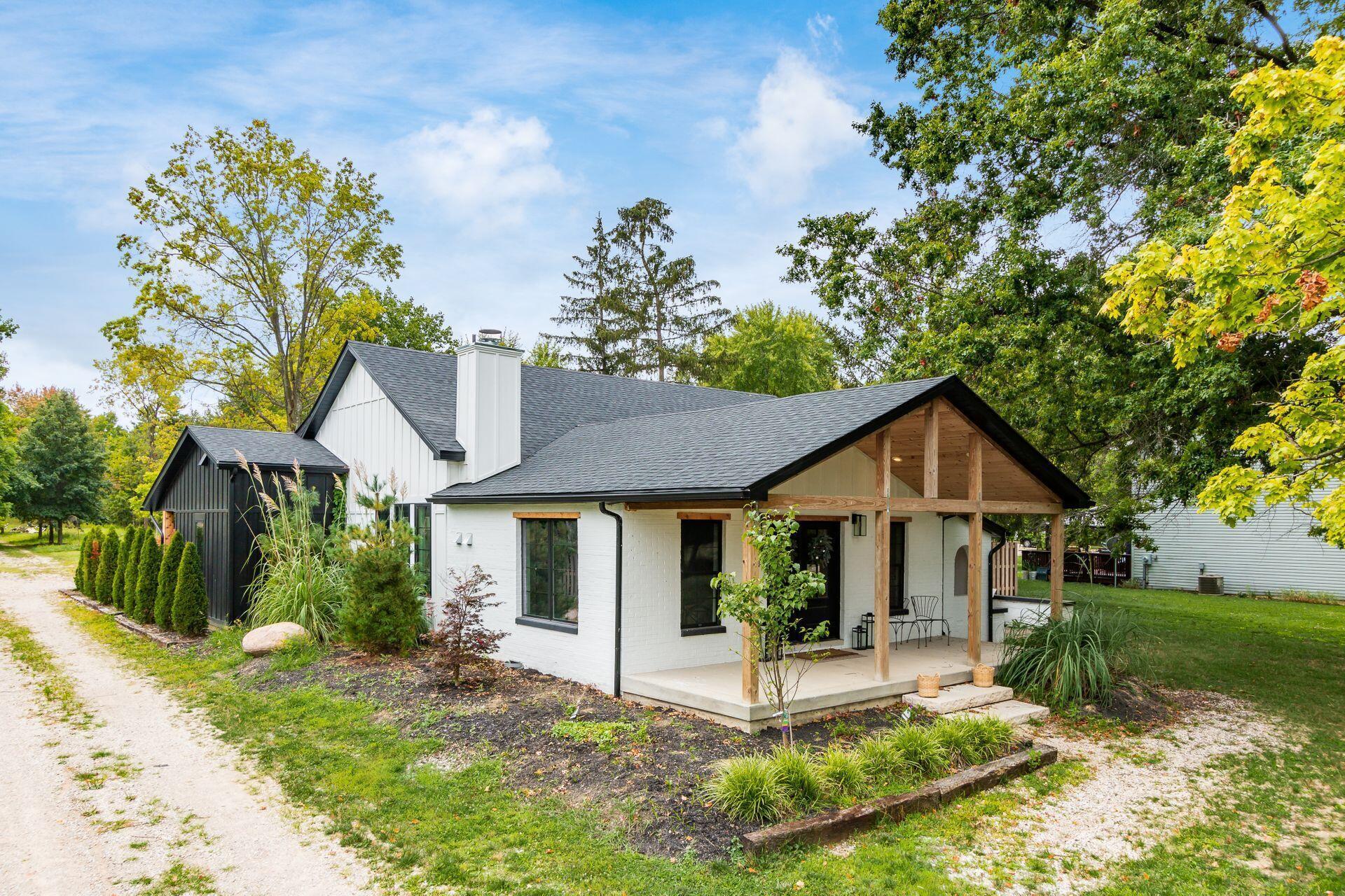 4433 Seldom Seen Road