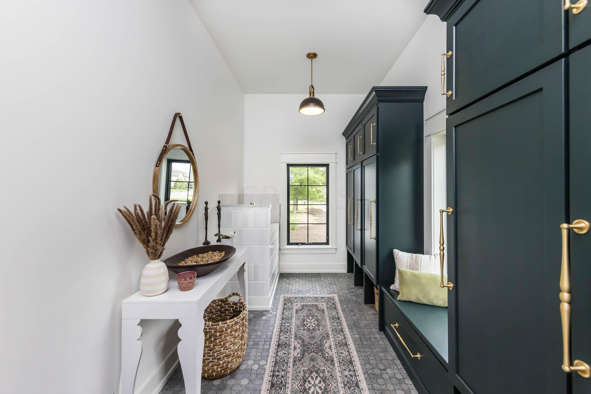 4433 Seldom Seen Road