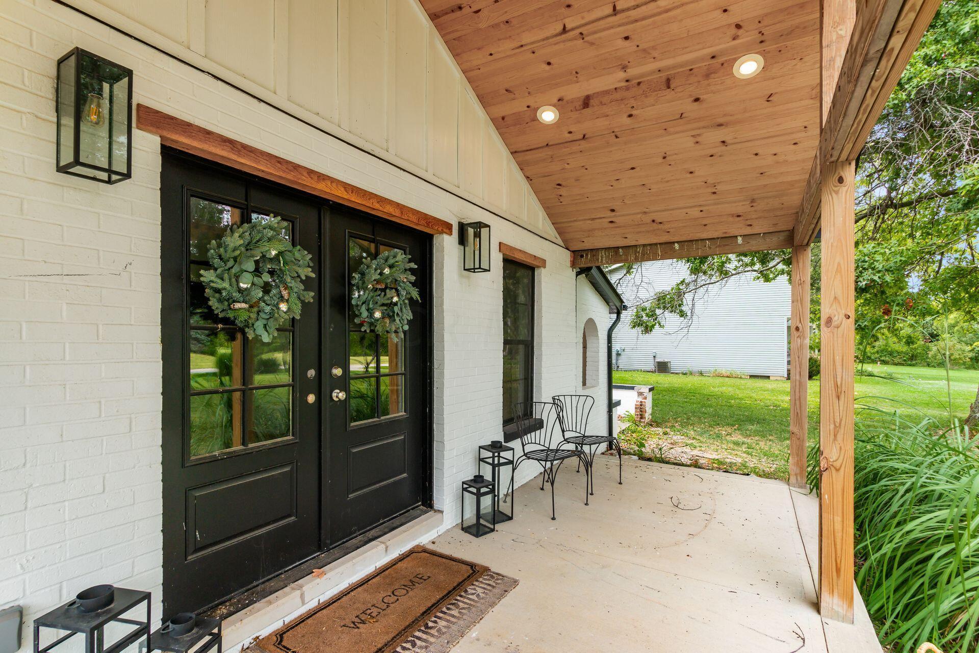 4433 Seldom Seen Road