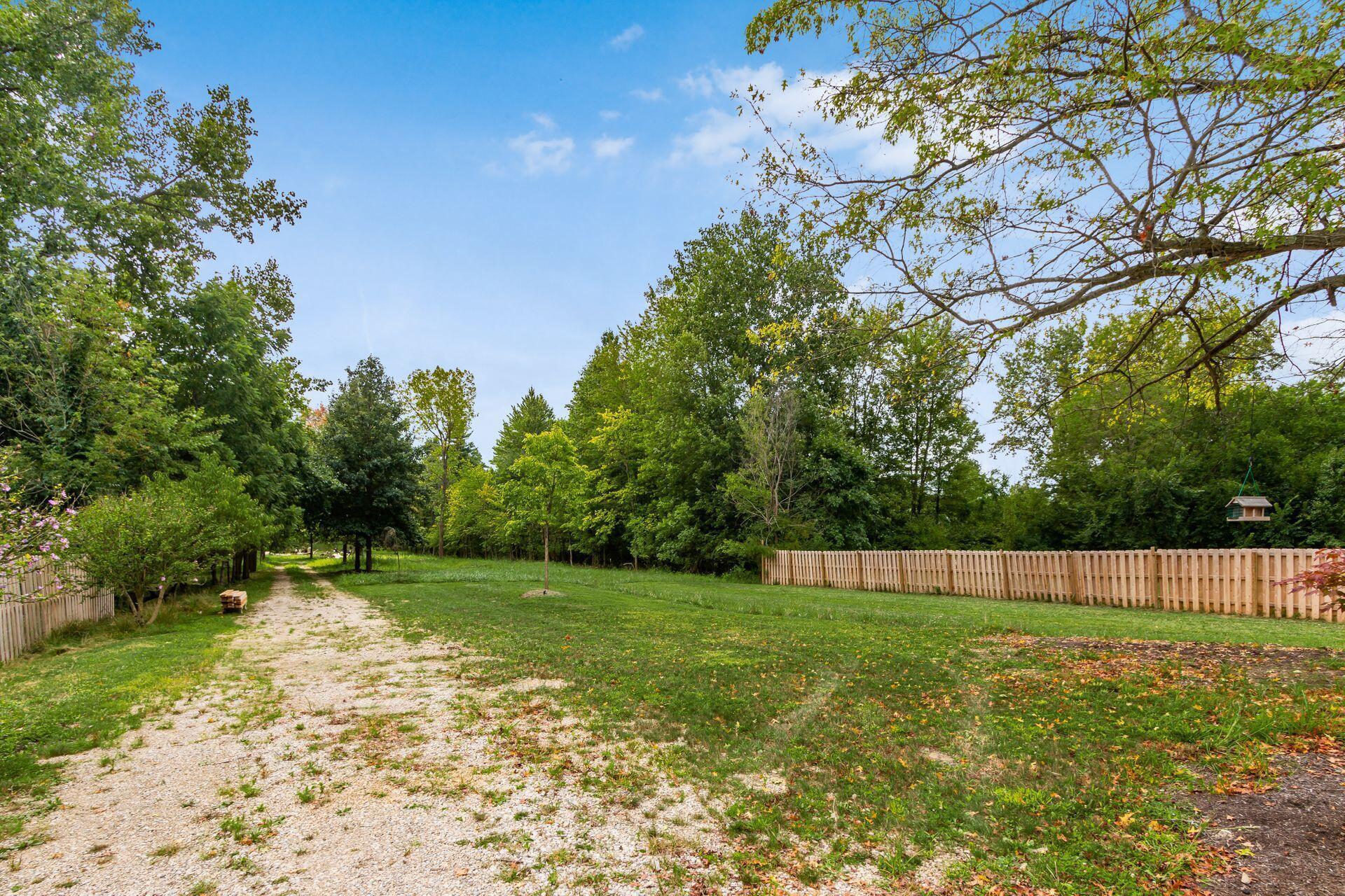 4433 Seldom Seen Road