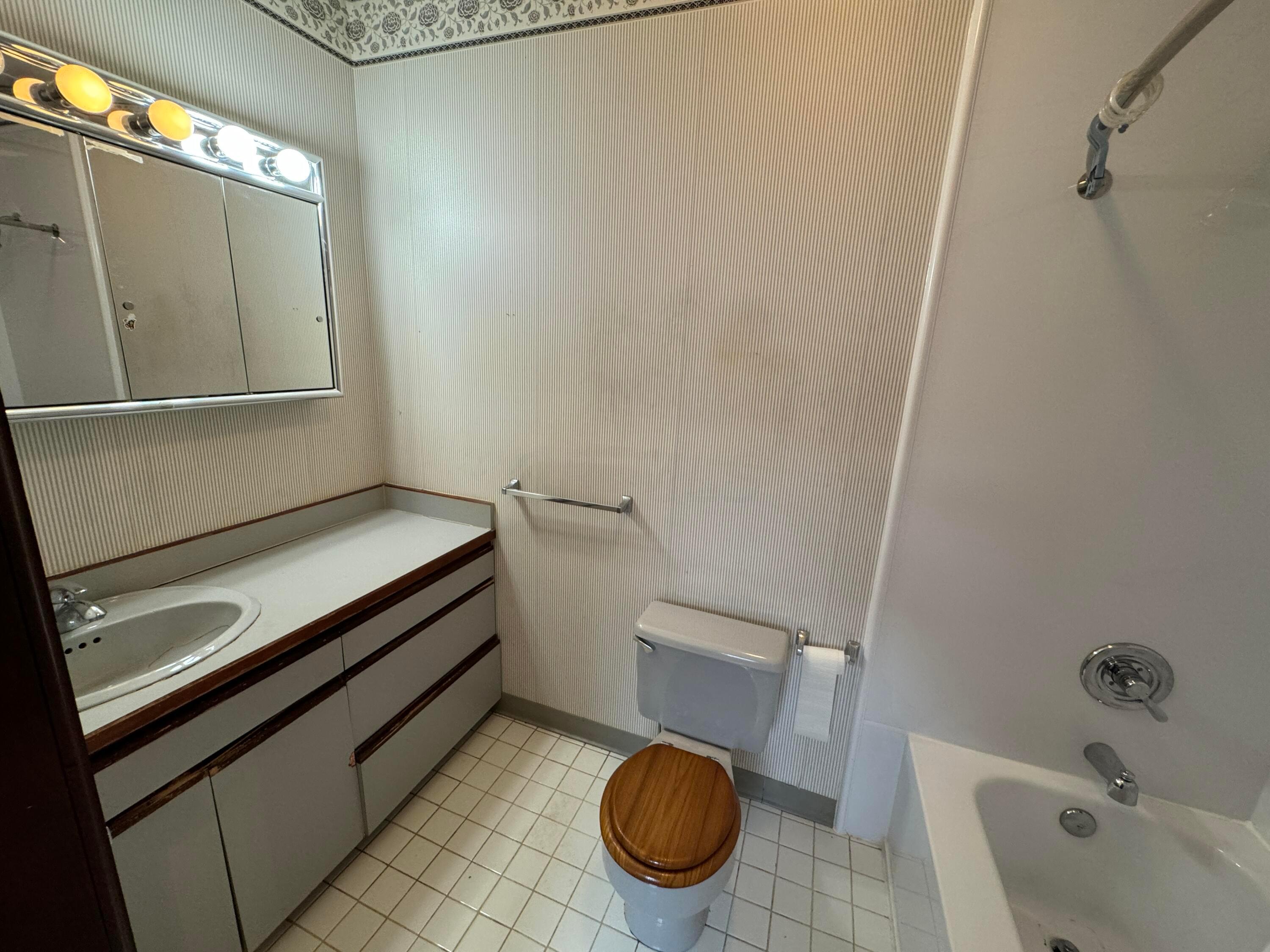 240 W Central Avenue