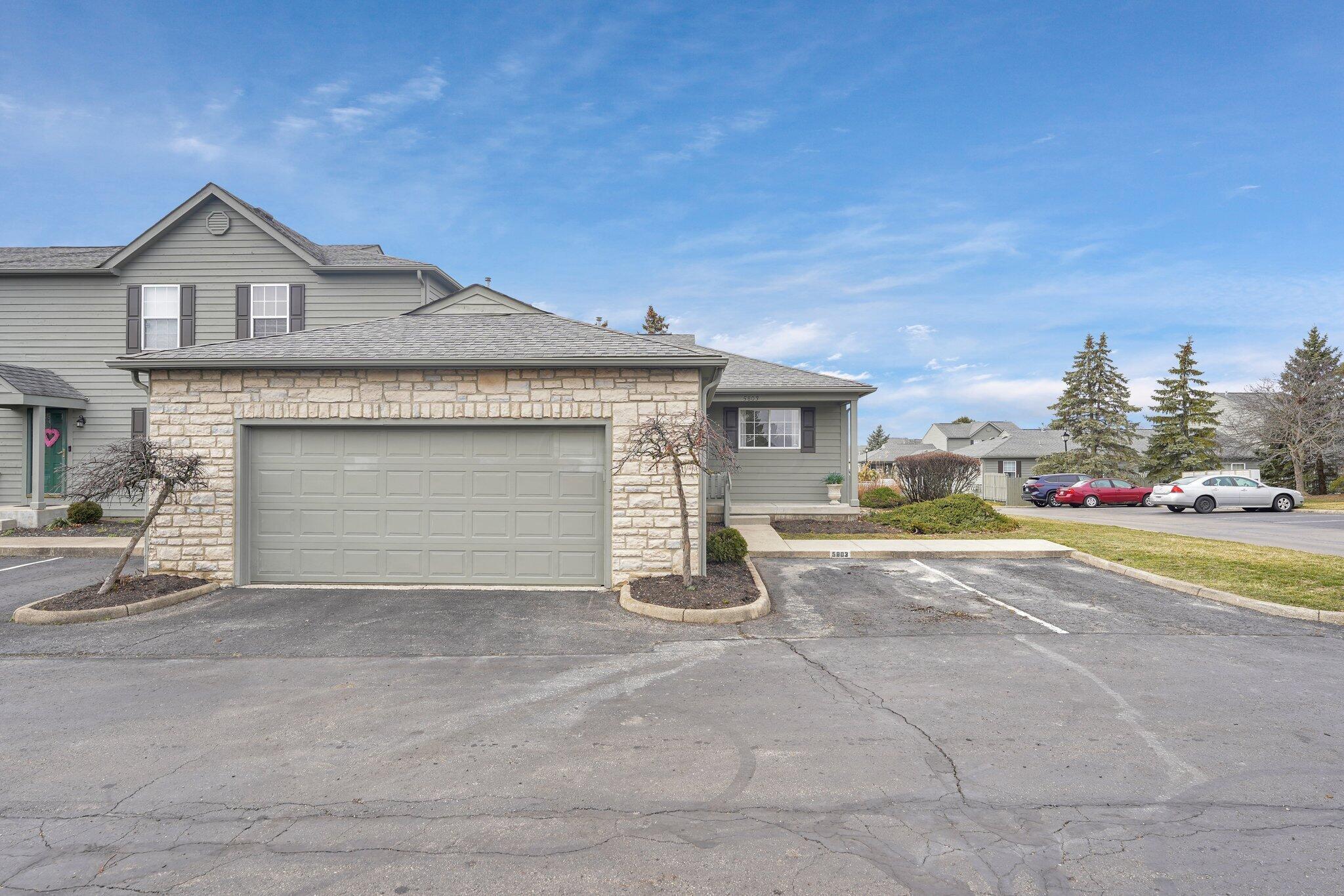 5803 Blendon Place Drive, 13E