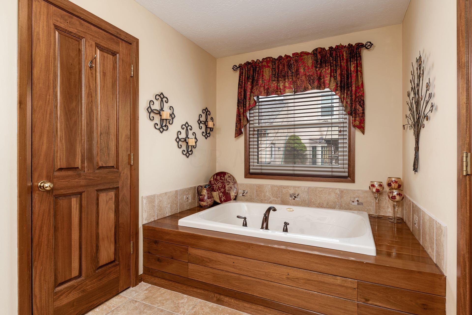 417 Six Pence Circle