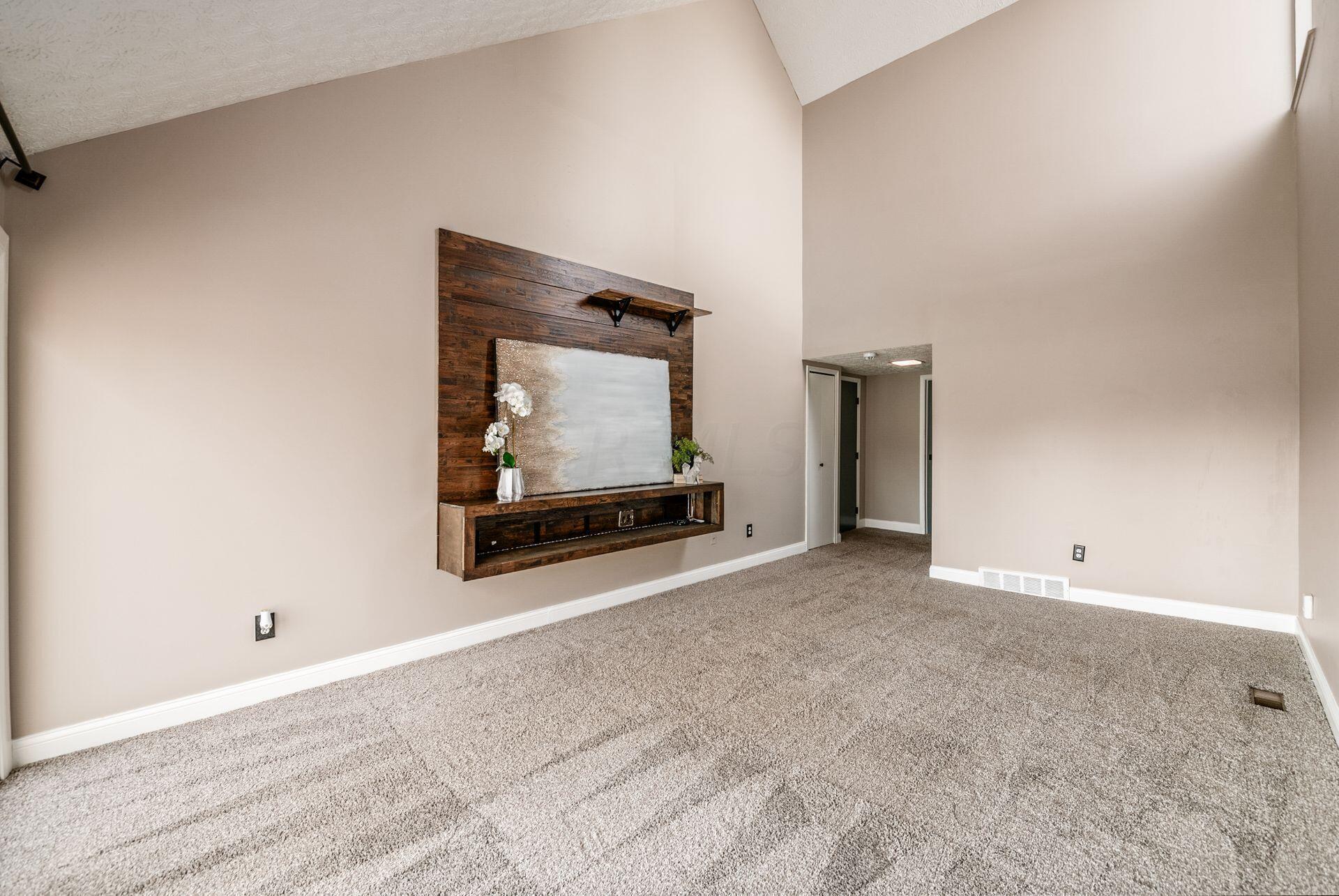 4815 Powderhorn Lane, 1