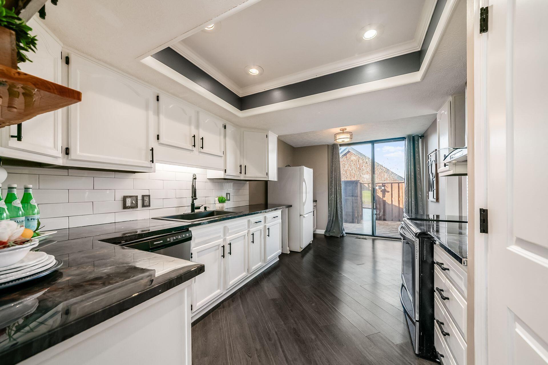 4815 Powderhorn Lane, 1